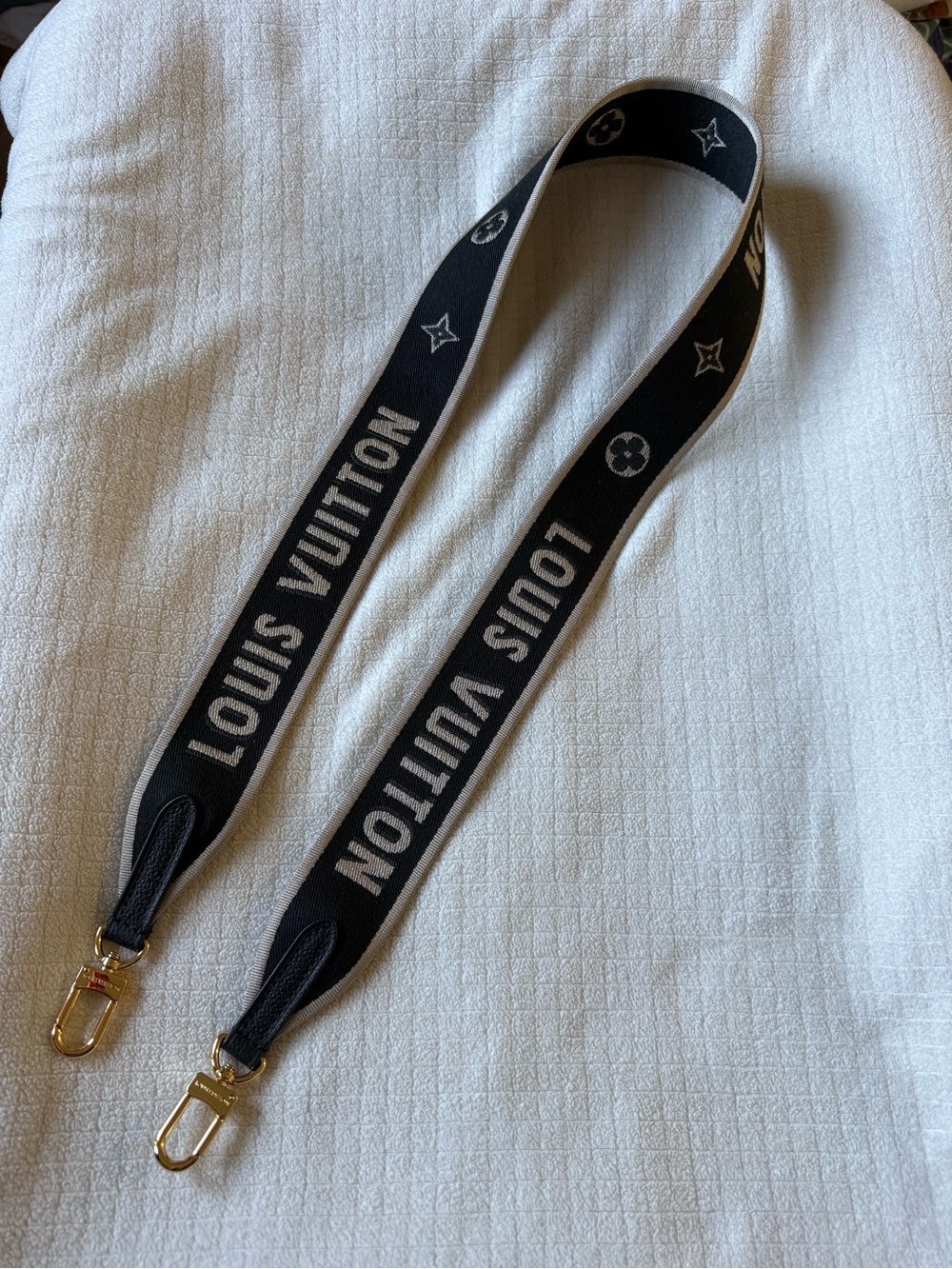 Louis Vuitton Adjustable Bag Strap Gold Hardware - Picture 3 of 5